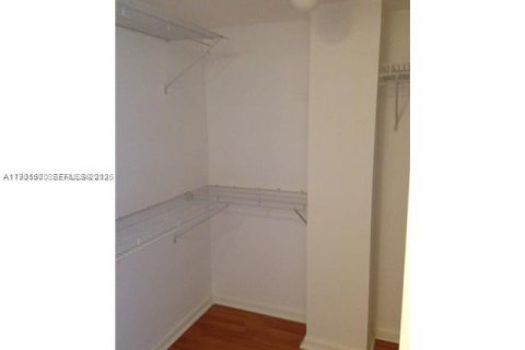 Condo in Miami, Florida, 2 bedrooms № 2060123 - photo 15