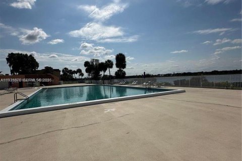 Condo in Miami, Florida, 2 bedrooms № 2060123 - photo 19