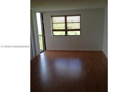 Condo in Miami, Florida, 2 bedrooms № 2060123 - photo 14