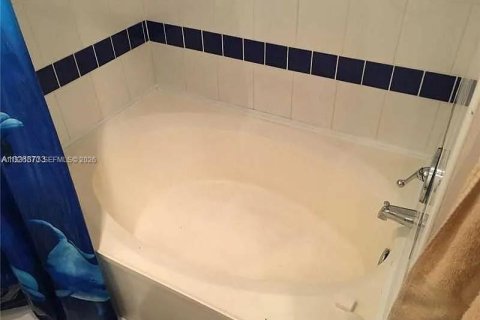 Condo in Miami, Florida, 2 bedrooms № 2060123 - photo 7