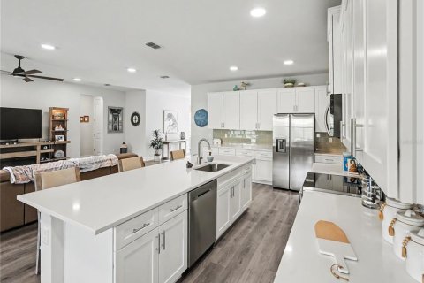 Casa en venta en Eustis, Florida, 4 dormitorios, 230.21 m2 № 2383545 - foto 11