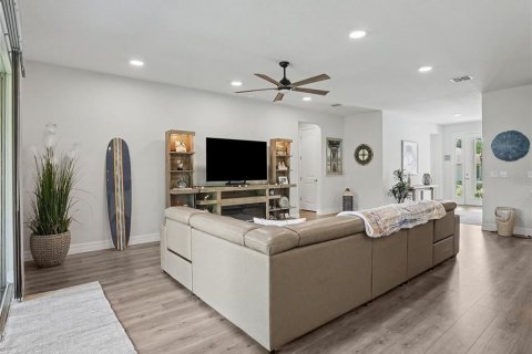 Casa en venta en Eustis, Florida, 4 dormitorios, 230.21 m2 № 2383545 - foto 5