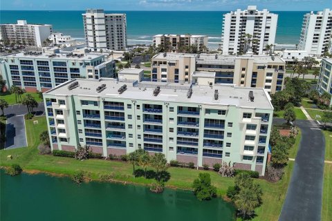 Condo in New Smyrna Beach, Florida, 2 bedrooms  № 2214003