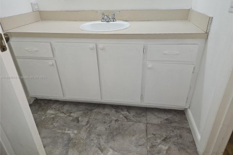 Condominio en alquiler en Davie, Florida, 1 dormitorio, 69.68 m2 № 1932688 - foto 11