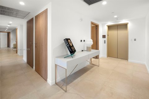 Condominio en venta en Bay Harbor Islands, Florida, 4 dormitorios, 327.29 m2 № 1955328 - foto 2