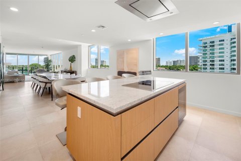 Condominio en venta en Bay Harbor Islands, Florida, 4 dormitorios, 327.29 m2 № 1955328 - foto 8
