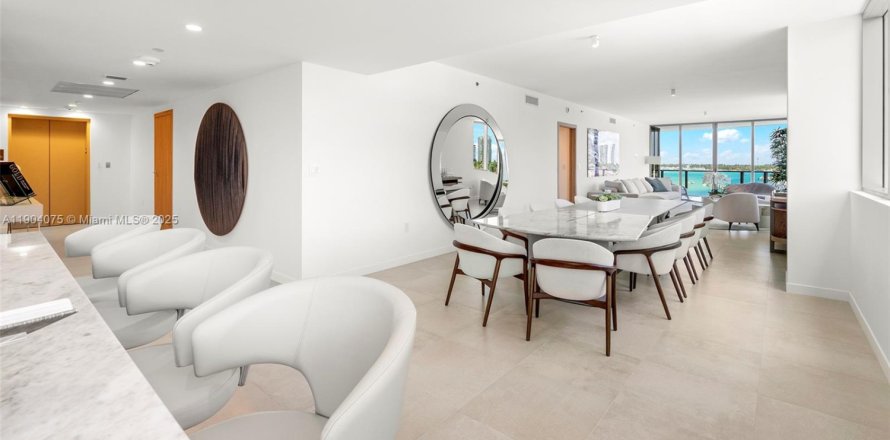 Condominio en Bay Harbor Islands, Florida, 4 dormitorios  № 1955328