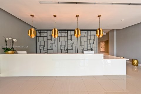 Condo in Miami, Florida, 1 bedroom  № 1978076 - photo 3