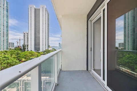 Condo in Miami, Florida, 1 bedroom  № 1978076 - photo 23