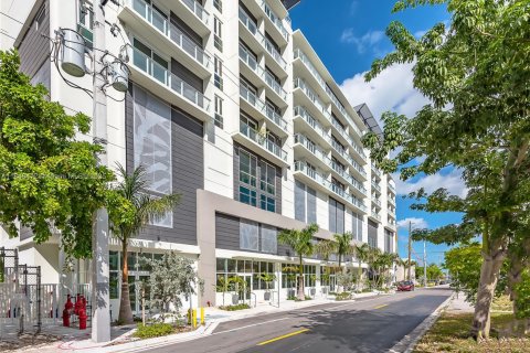 Condo in Miami, Florida, 1 bedroom  № 1978076 - photo 2