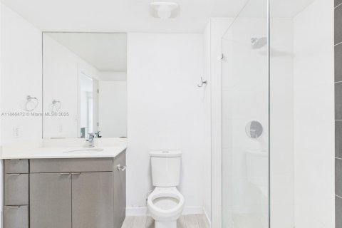 Condo in Miami, Florida, 1 bedroom  № 1978076 - photo 16