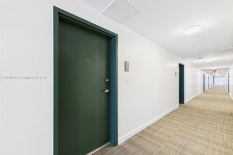 Condo in Miami, Florida, 1 bedroom  № 1978076 - photo 8