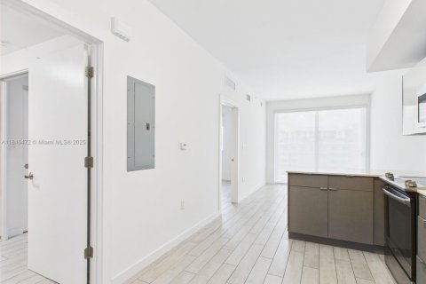 Condo in Miami, Florida, 1 bedroom  № 1978076 - photo 14