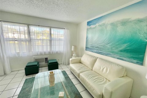 Condominio en venta en Deerfield Beach, Florida, 1 dormitorio, 65.03 m2 № 2147190 - foto 2