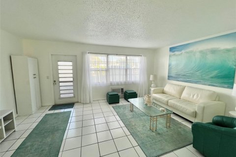 Condominio en venta en Deerfield Beach, Florida, 1 dormitorio, 65.03 m2 № 2147190 - foto 3