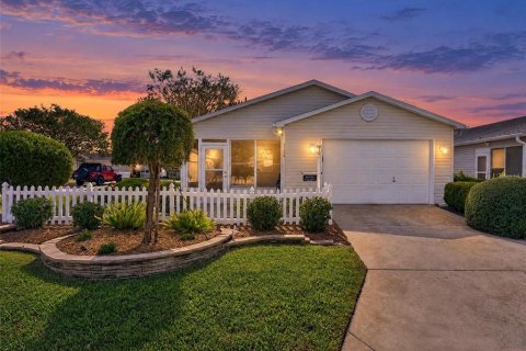 Villa ou maison à The Villages, Floride 2 chambres, 106.19 m2 № 2422709