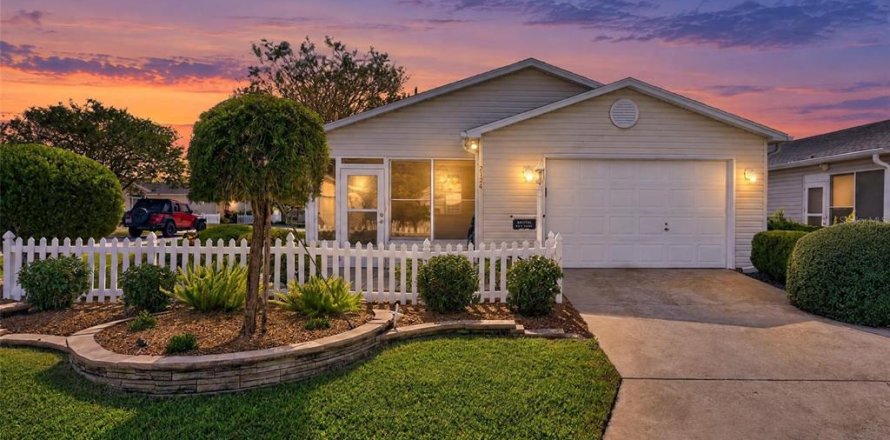 Villa ou maison à The Villages, Floride 2 chambres, 106.19 m2 № 2422709