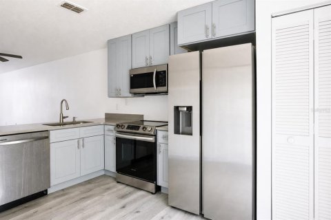 Adosado en venta en Kissimmee, Florida, 2 dormitorios, 103.31 m2 № 2196337 - foto 4