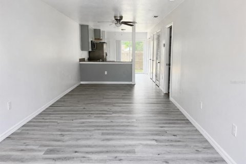 Adosado en venta en Kissimmee, Florida, 2 dormitorios, 103.31 m2 № 2196337 - foto 2