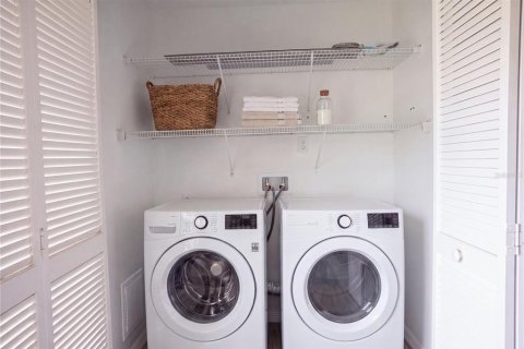 Adosado en venta en Kissimmee, Florida, 2 dormitorios, 103.31 m2 № 2196337 - foto 6