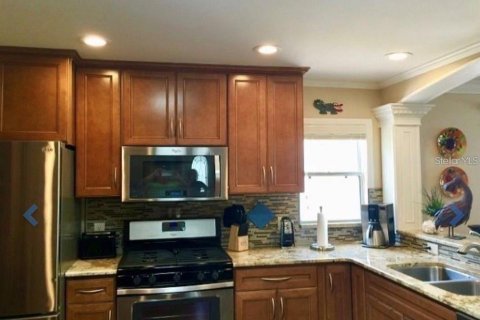 House in The Villages, Florida 2 bedrooms, 111.11 sq.m. № 2230870 - photo 4