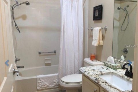 House in The Villages, Florida 2 bedrooms, 111.11 sq.m. № 2230870 - photo 13