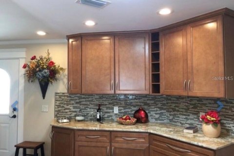 House in The Villages, Florida 2 bedrooms, 111.11 sq.m. № 2230870 - photo 3