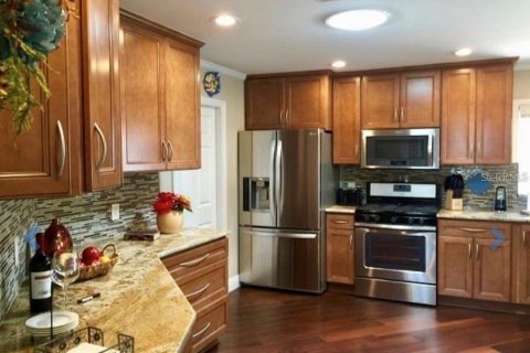 House in The Villages, Florida 2 bedrooms, 111.11 sq.m. № 2230870 - photo 2