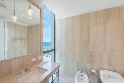 Condo in Sunny Isles Beach, Florida, 3 bedrooms  № 1973770 - photo 16