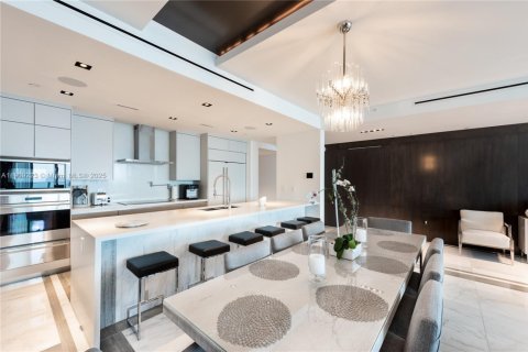 Condo in Sunny Isles Beach, Florida, 3 bedrooms  № 1973770 - photo 11