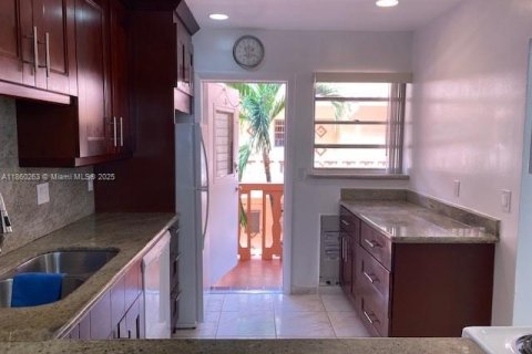 Condominio en alquiler en Hallandale Beach, Florida, 2 dormitorios, 86.86 m2 № 1889541 - foto 6