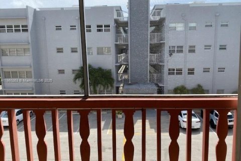 Condominio en alquiler en Hallandale Beach, Florida, 2 dormitorios, 86.86 m2 № 1889541 - foto 23