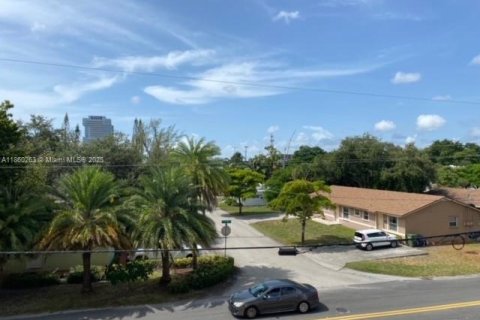 Condominio en alquiler en Hallandale Beach, Florida, 2 dormitorios, 86.86 m2 № 1889541 - foto 29