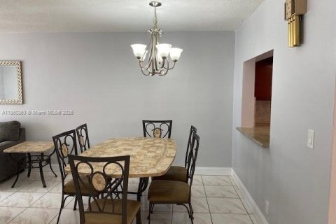 Condominio en alquiler en Hallandale Beach, Florida, 2 dormitorios, 86.86 m2 № 1889541 - foto 12