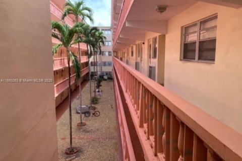 Condominio en alquiler en Hallandale Beach, Florida, 2 dormitorios, 86.86 m2 № 1889541 - foto 22