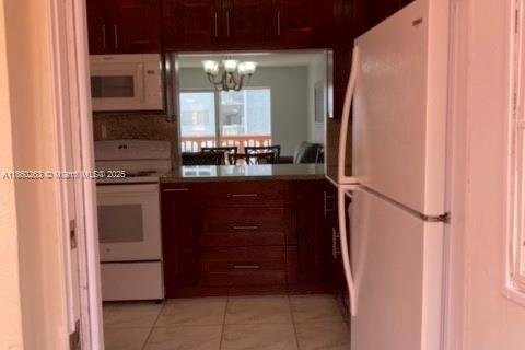 Condominio en alquiler en Hallandale Beach, Florida, 2 dormitorios, 86.86 m2 № 1889541 - foto 7