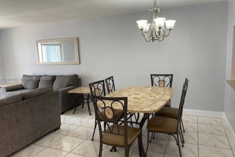 Condominio en alquiler en Hallandale Beach, Florida, 2 dormitorios, 86.86 m2 № 1889541 - foto 9
