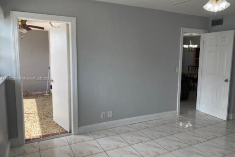 Condominio en alquiler en Hallandale Beach, Florida, 2 dormitorios, 86.86 m2 № 1889541 - foto 21