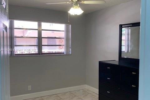 Condominio en alquiler en Hallandale Beach, Florida, 2 dormitorios, 86.86 m2 № 1889541 - foto 13