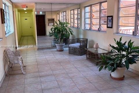 Condominio en alquiler en Hallandale Beach, Florida, 2 dormitorios, 86.86 m2 № 1889541 - foto 26