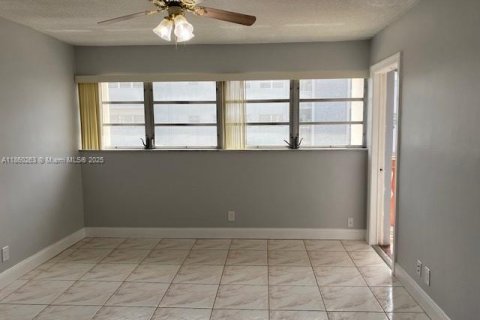 Condominio en alquiler en Hallandale Beach, Florida, 2 dormitorios, 86.86 m2 № 1889541 - foto 20