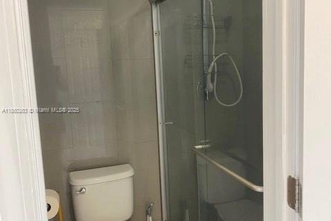 Condominio en alquiler en Hallandale Beach, Florida, 2 dormitorios, 86.86 m2 № 1889541 - foto 19