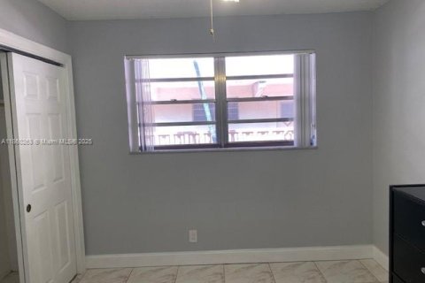 Condominio en alquiler en Hallandale Beach, Florida, 2 dormitorios, 86.86 m2 № 1889541 - foto 15