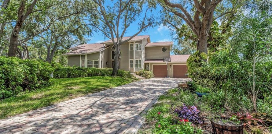 Villa ou maison à Saint Petersburg, Floride 5 chambres, 353.77 m2 № 1899113