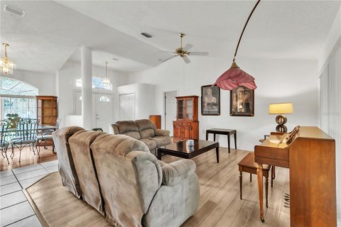 House in Land O' Lakes, Florida 3 bedrooms, 204.11 sq.m. № 1784339 - photo 11