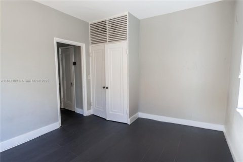 Copropriété à louer à Miami Beach, Floride: 2 chambres, 104.98 m2 № 1938746 - photo 10