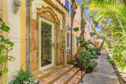 Copropriété à louer à Miami Beach, Floride: 2 chambres, 104.98 m2 № 1938746 - photo 2