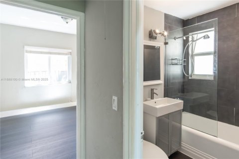 Condominio en alquiler en Miami Beach, Florida, 2 dormitorios, 104.98 m2 № 1938746 - foto 9