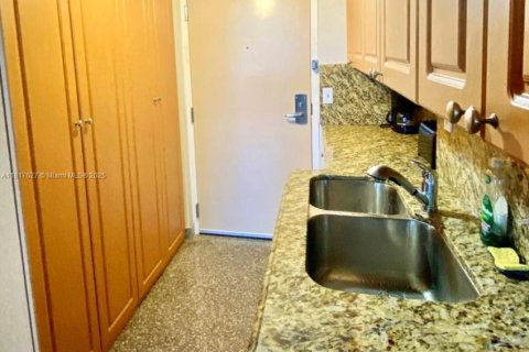 Copropriété à louer à Sunny Isles Beach, Floride: 33.44 m2 № 1774328 - photo 7