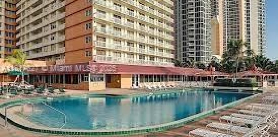 Studio à Condo à Sunny Isles Beach, Floride  № 1774328